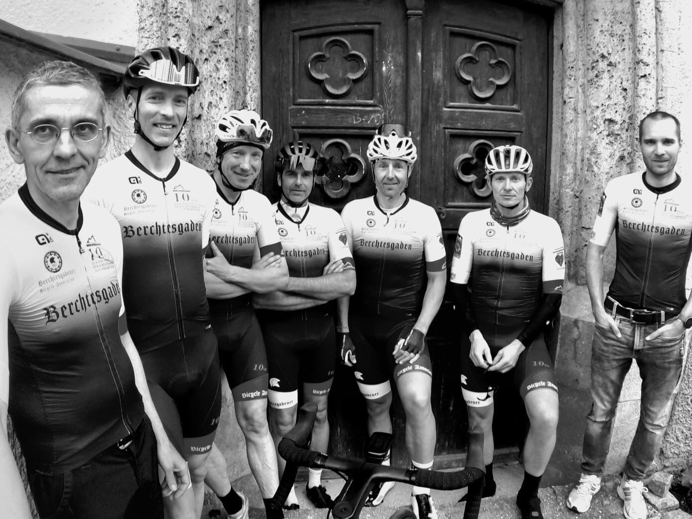 Die Finisher des ersten Everestings aufs Rossfeld Die Finisher des ersten Everestings aufs Rossfeld im BBA Trikot: Angerer Franz, Wagner Michi, Nock Martin, Lochner Christian, Sunkler Peter, Rasp Franz, Bösl Wolfgang